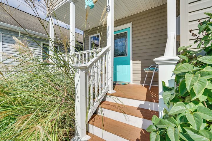 The 1818 Home w / Porch & Grill - 1 Mi to Beach!