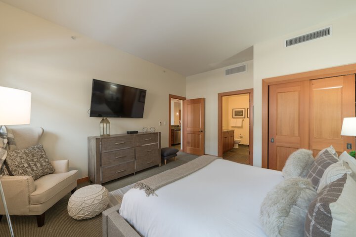 Room 63 of 166