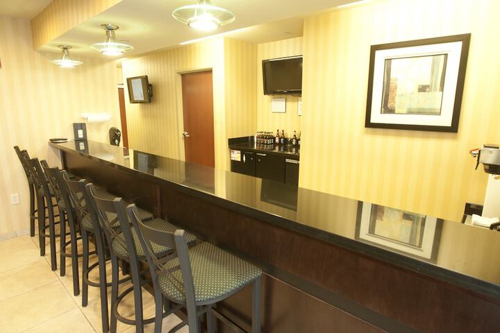 Lounge 41 of 47