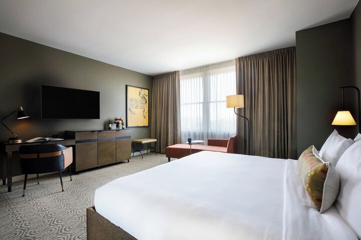 Room 42 of 99