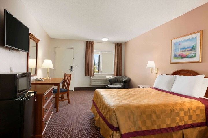 Room 8 of 18