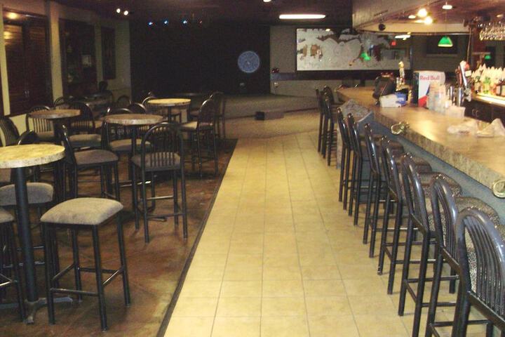 Lounge 31 of 36