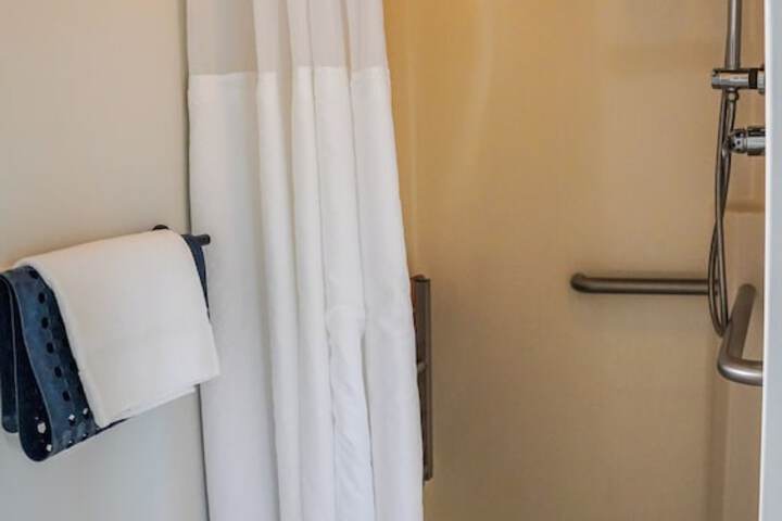 Room 80 of 128