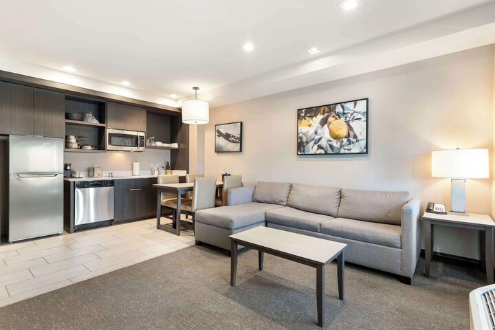 Best Western Plus Executive Residency Rigbys Water World Hotel