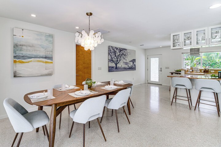 Private Oasis w / Pool: Walk to Melbourne Beach!