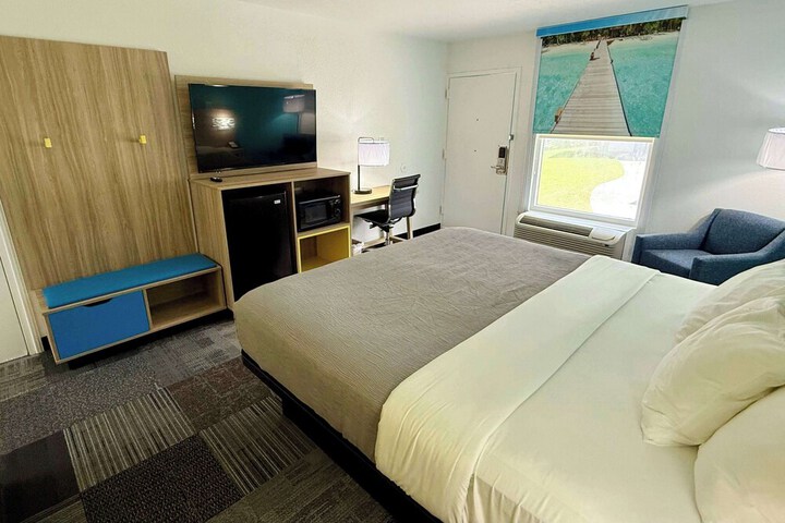 Days Inn by Wyndham Eglin AFB