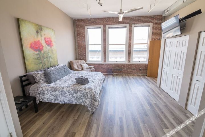 Penthouse Loft in The Heart of Downtown