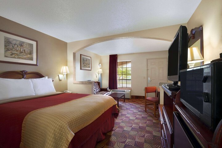 Room 14 of 28