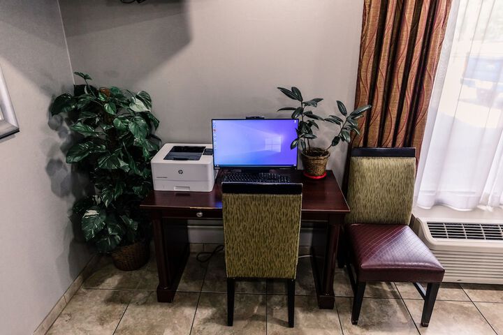 Business Center 24 of 25
