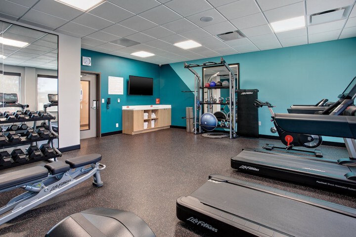 avid hotel Detroit Warren by IHG