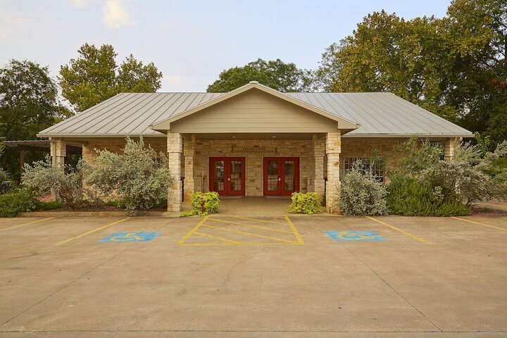 Fredericksburg Inn & Suites