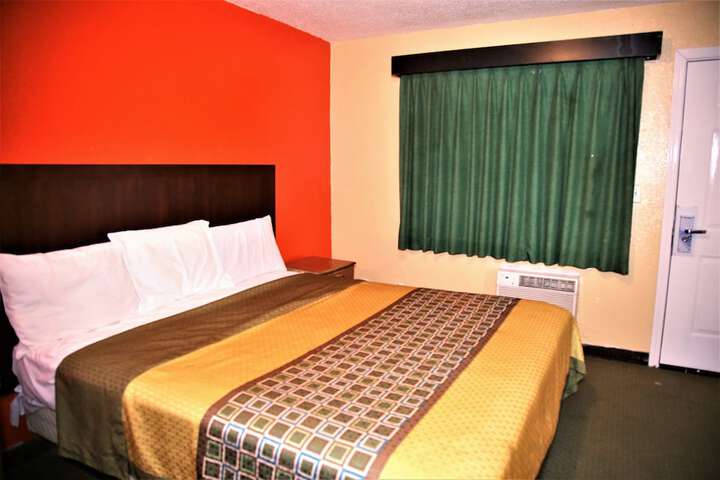 Room 3 of 32