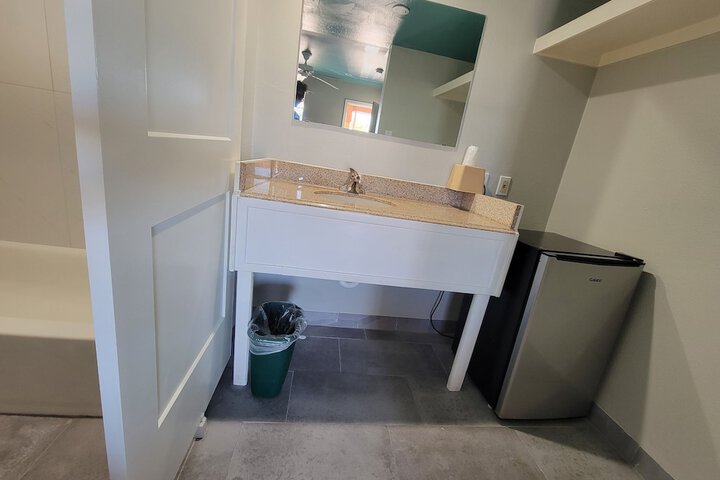 Room 10 of 16
