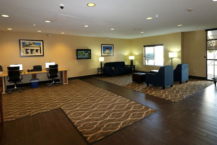 Comfort Suites Bloomington I-55 and I-74