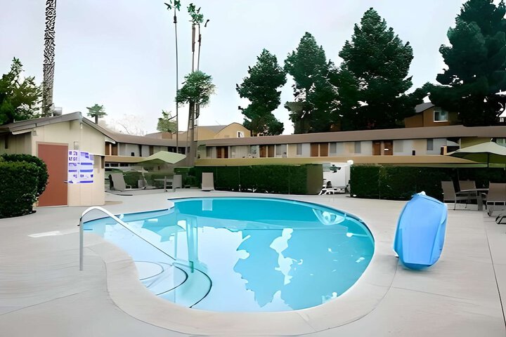 Pool 6 of 27
