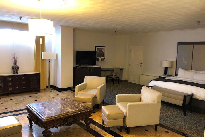 Room 17 of 38