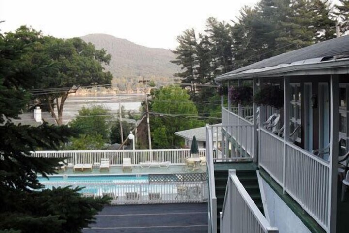 Pinebrook Motel