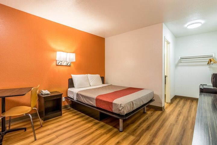 Room 16 of 41