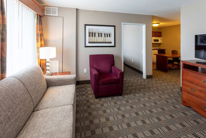 GrandStay Hotel & Suites