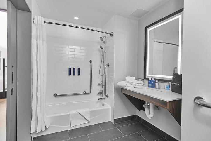 Four Points by Sheraton Oakville