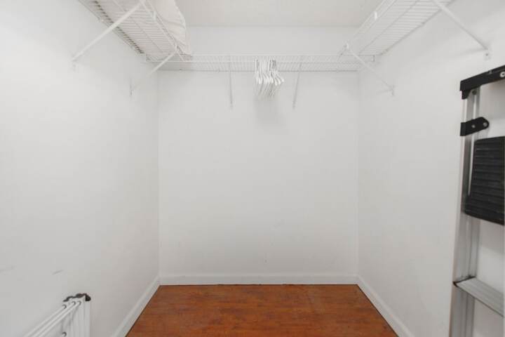 Room 250 of 265