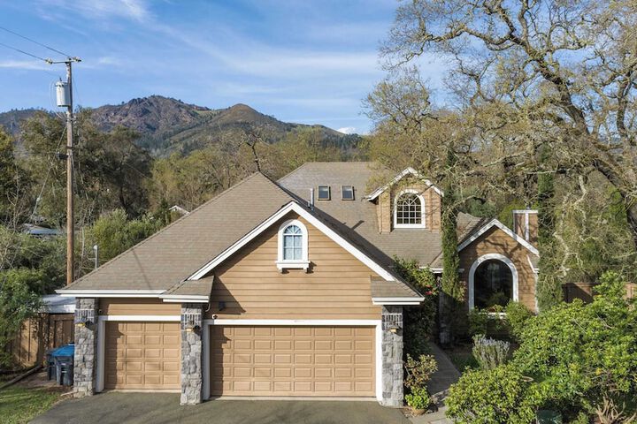 Valley of the Moon by Avantstay Tranquil Escape Large Yard w / Hot Tub & Fire Pit