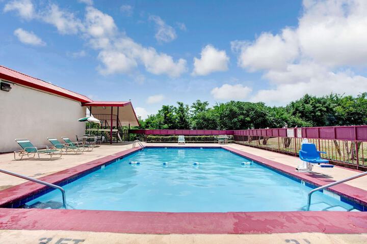 Pool 4 of 13