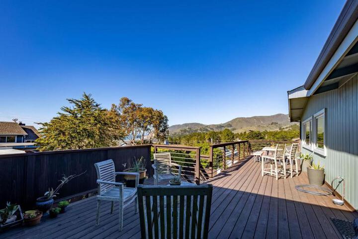 Ocean & Mountain View Home - Walk to Trails Beach Family Activities