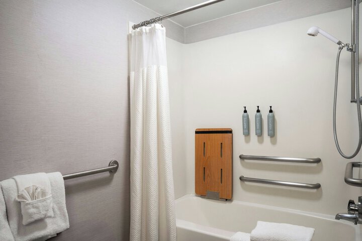 Courtyard by Marriott Hartford Cromwell