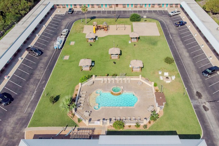 Shark Reef Resort Motel & Cottages