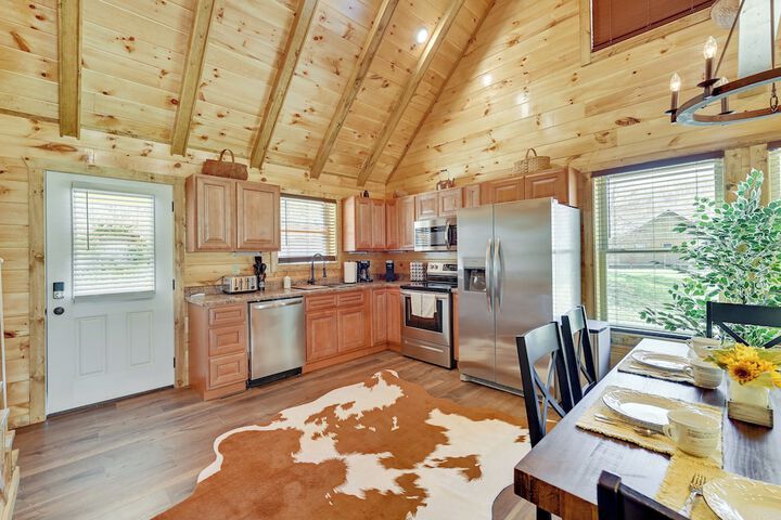 Riverside Beattyville Cabin w / Kayaks & Fire Pit!