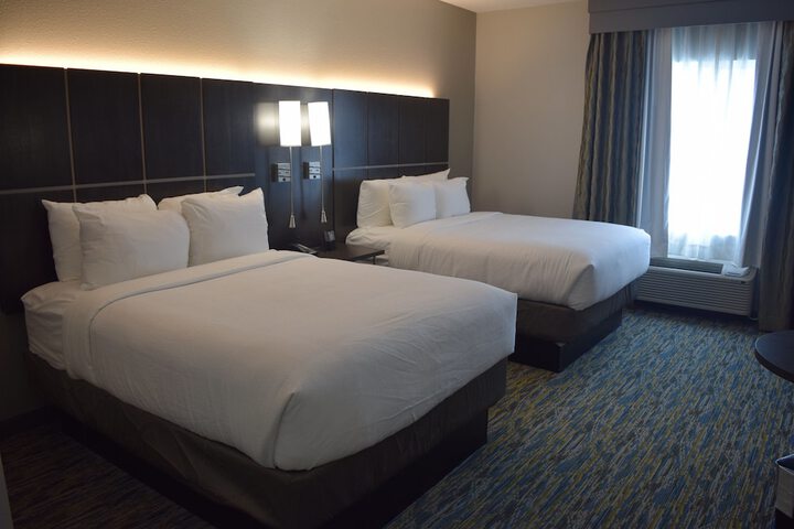 Room 32 of 44