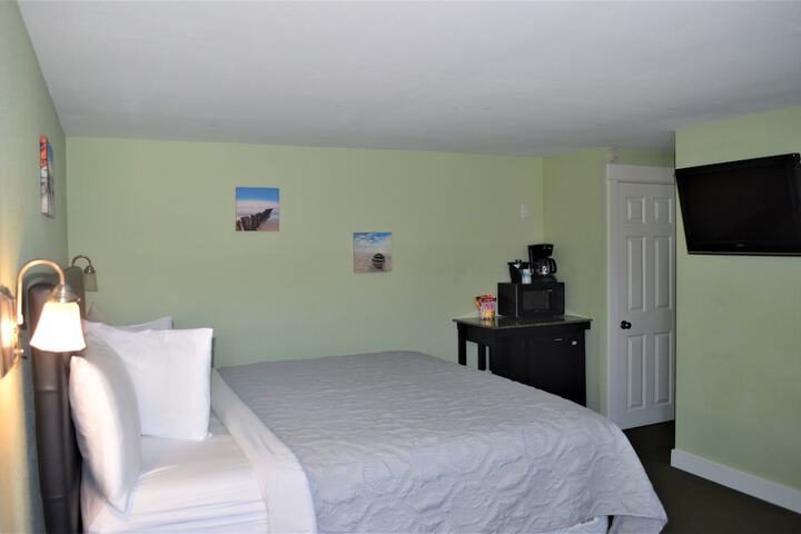 Room 27 of 40