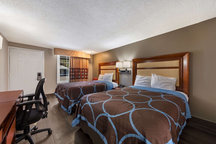 Room 15 of 34
