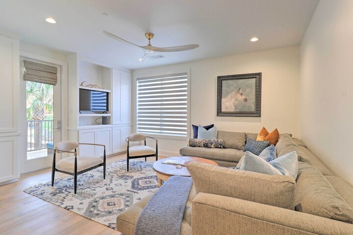 Lake LBJ Condo w / Balcony & Shared Boat Docks