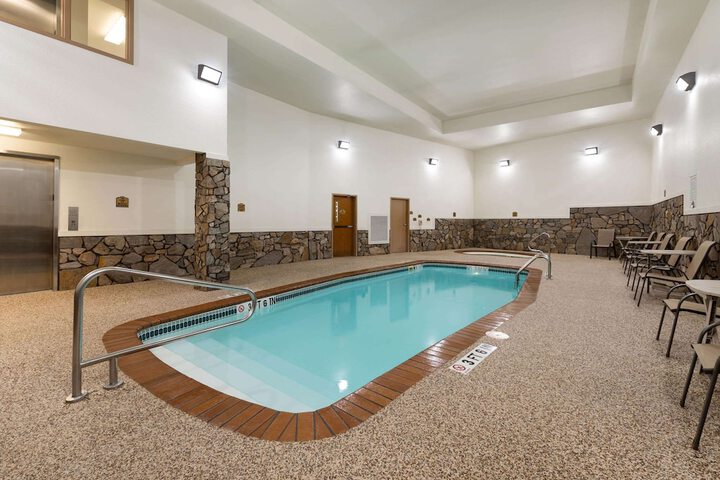 Super 8 by Wyndham Hill City / Mt. Rushmore/ Area