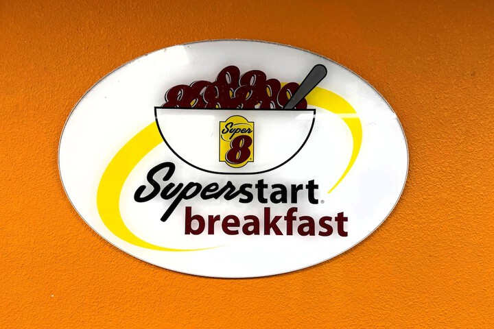 Super 8 by Wyndham Alexander City