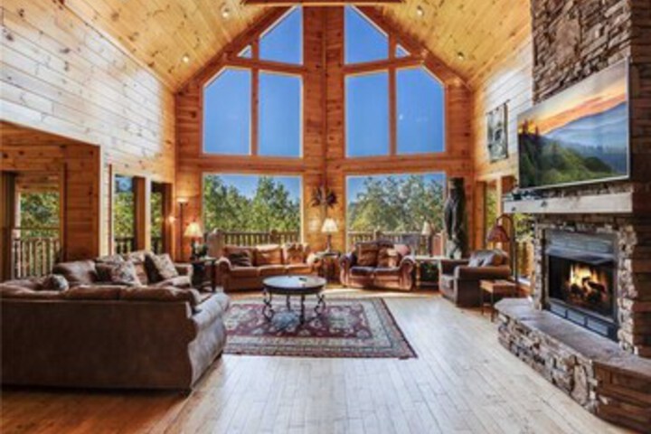 Big Bear Lodge Five Bedroom Home