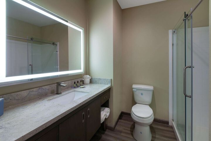 Room 10 of 18