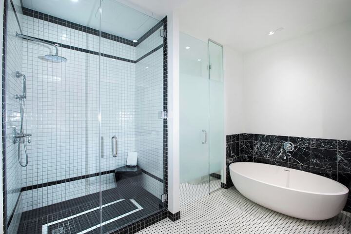 The Laura Hotel Houston Downtown, Autograph Collection