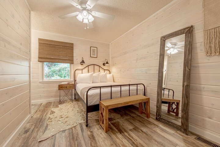 Room 16 of 77