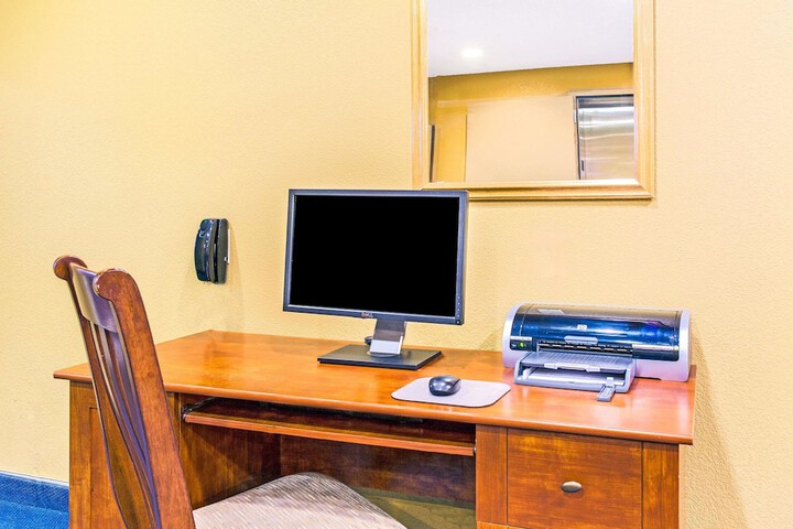 Business Center 15 of 15