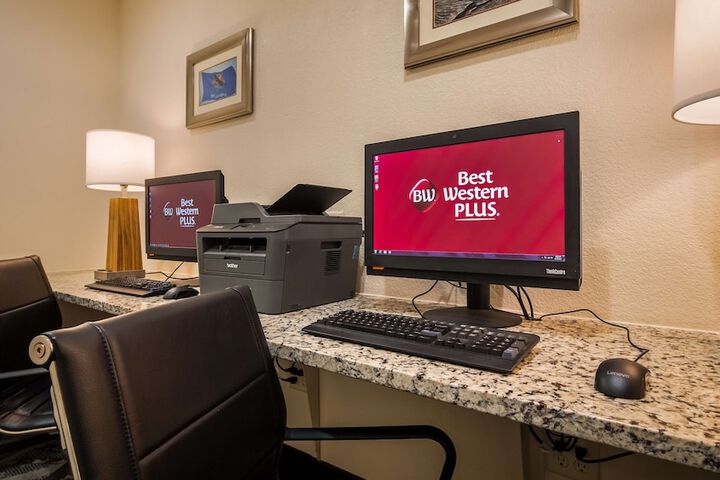 Business Center 14 of 14