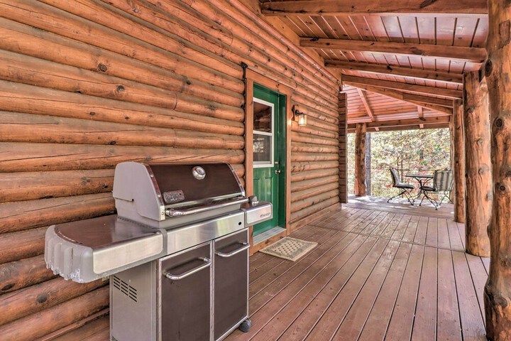 serenity Woods Cabin w / Hot Tub & Fire Pit