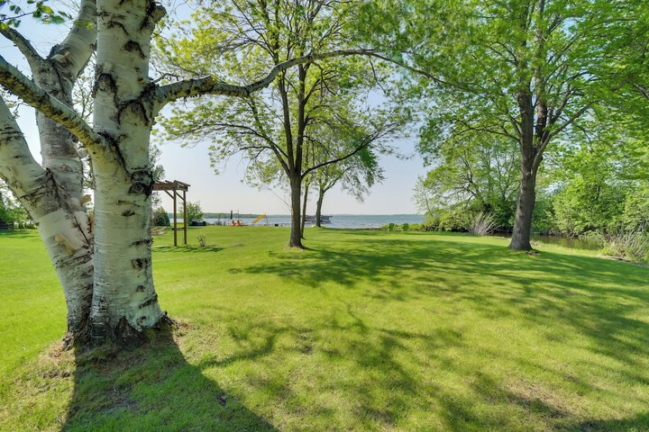 Home Rental on Detroit Lake: Dock Game Room!