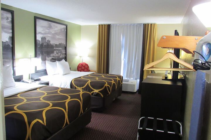 Super 8 by Wyndham New Cumberland