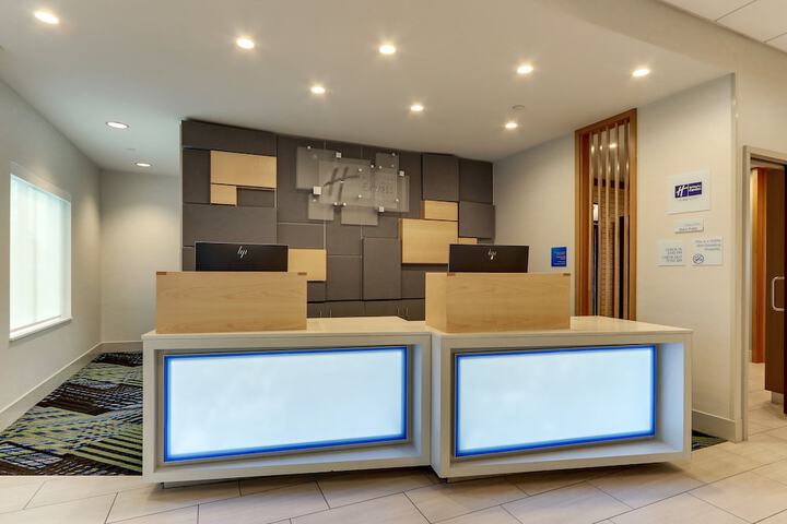 Hotel 7 of 75