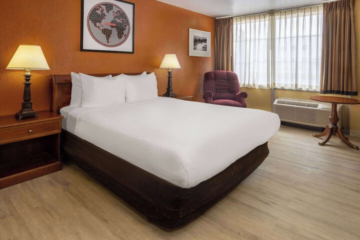 Room 40 of 49