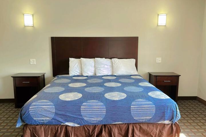 Room 10 of 18