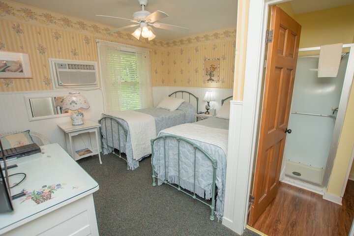 Room 34 of 162